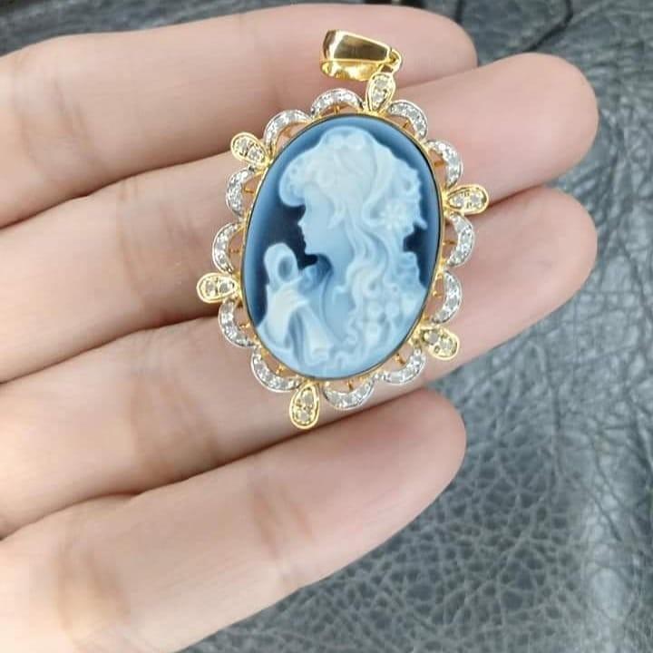 Cameo hotsell pendant design