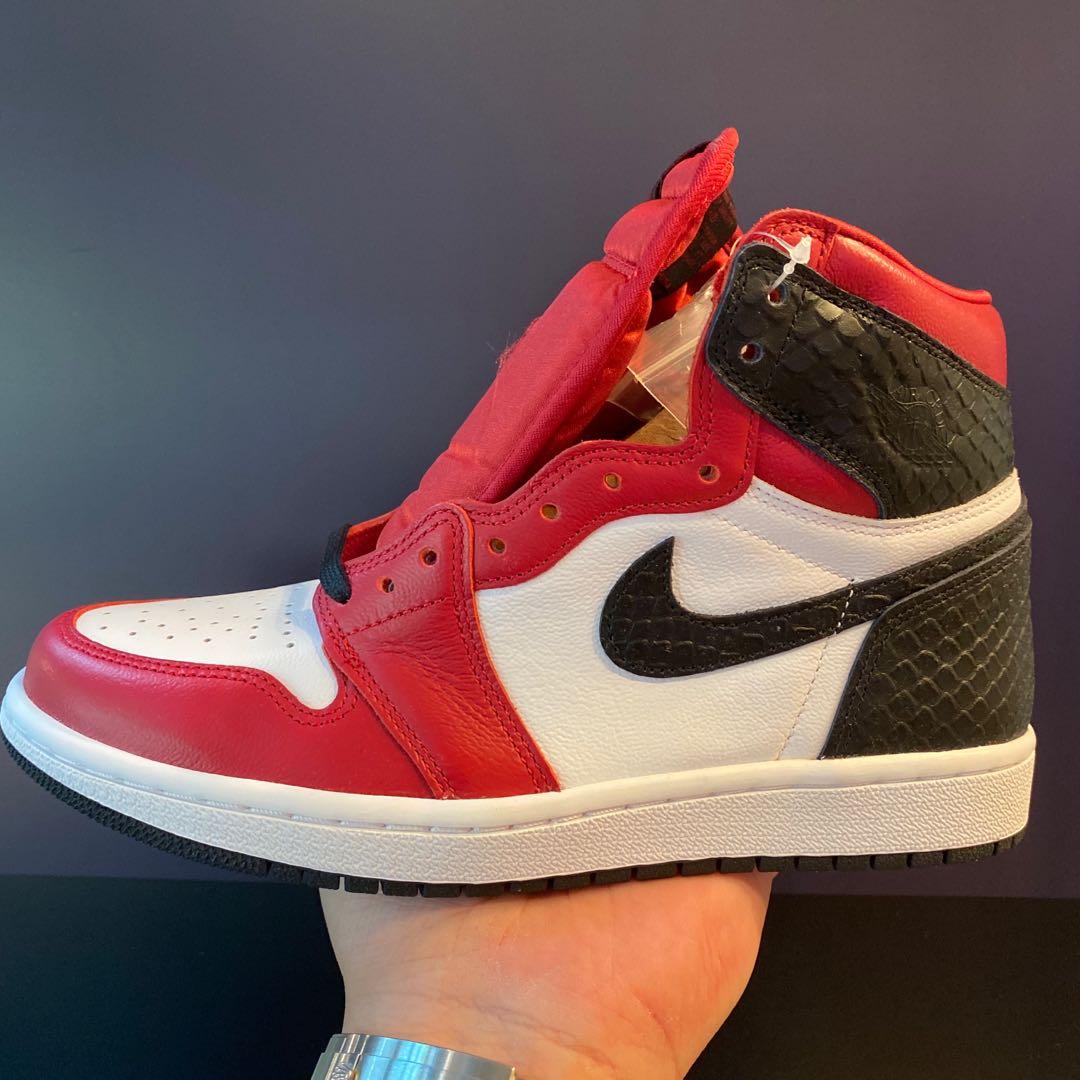 Air Jordan 1 satin snake chicago, 男裝, 鞋, 波鞋- Carousell