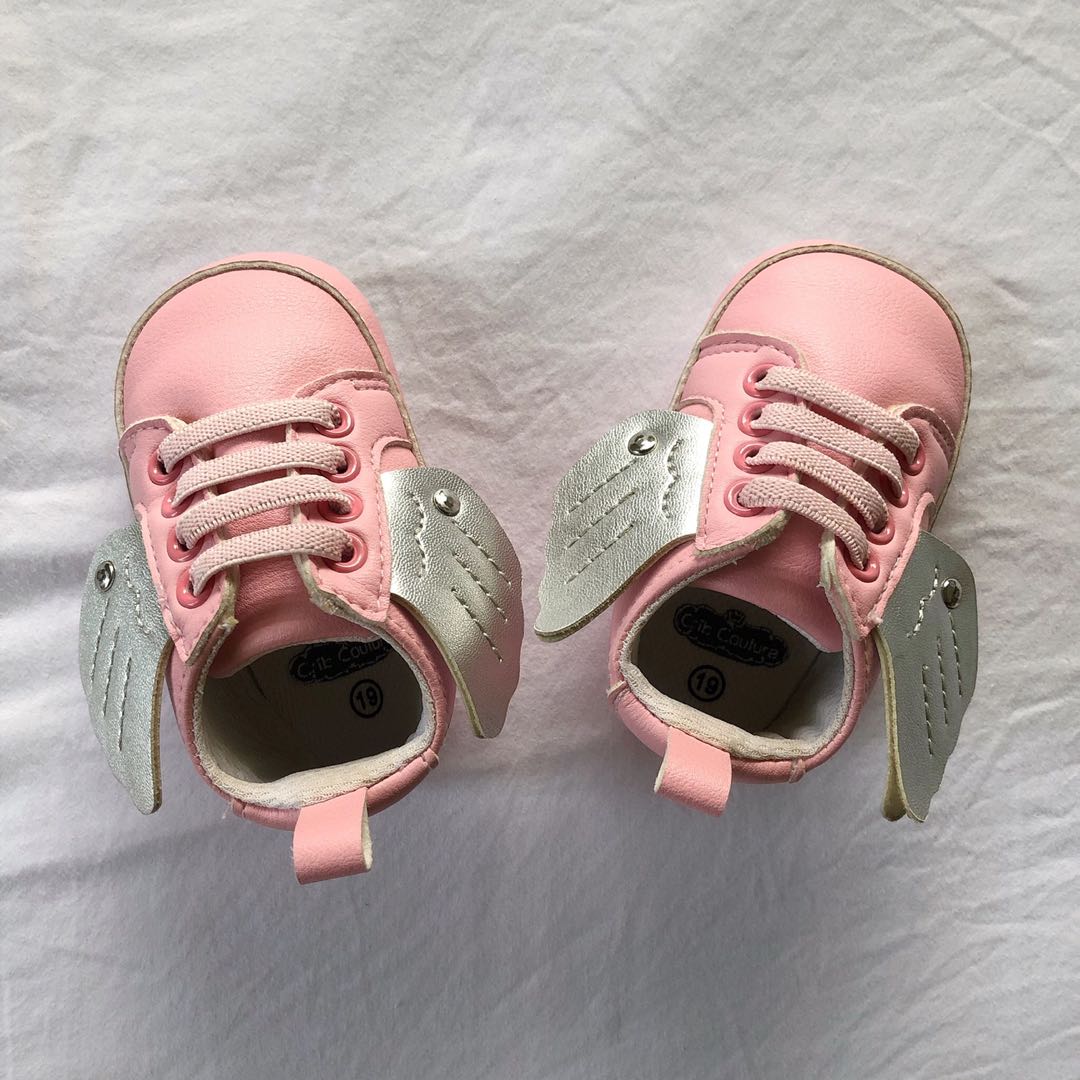 Crib Couture Pink Crib shoes with wings 