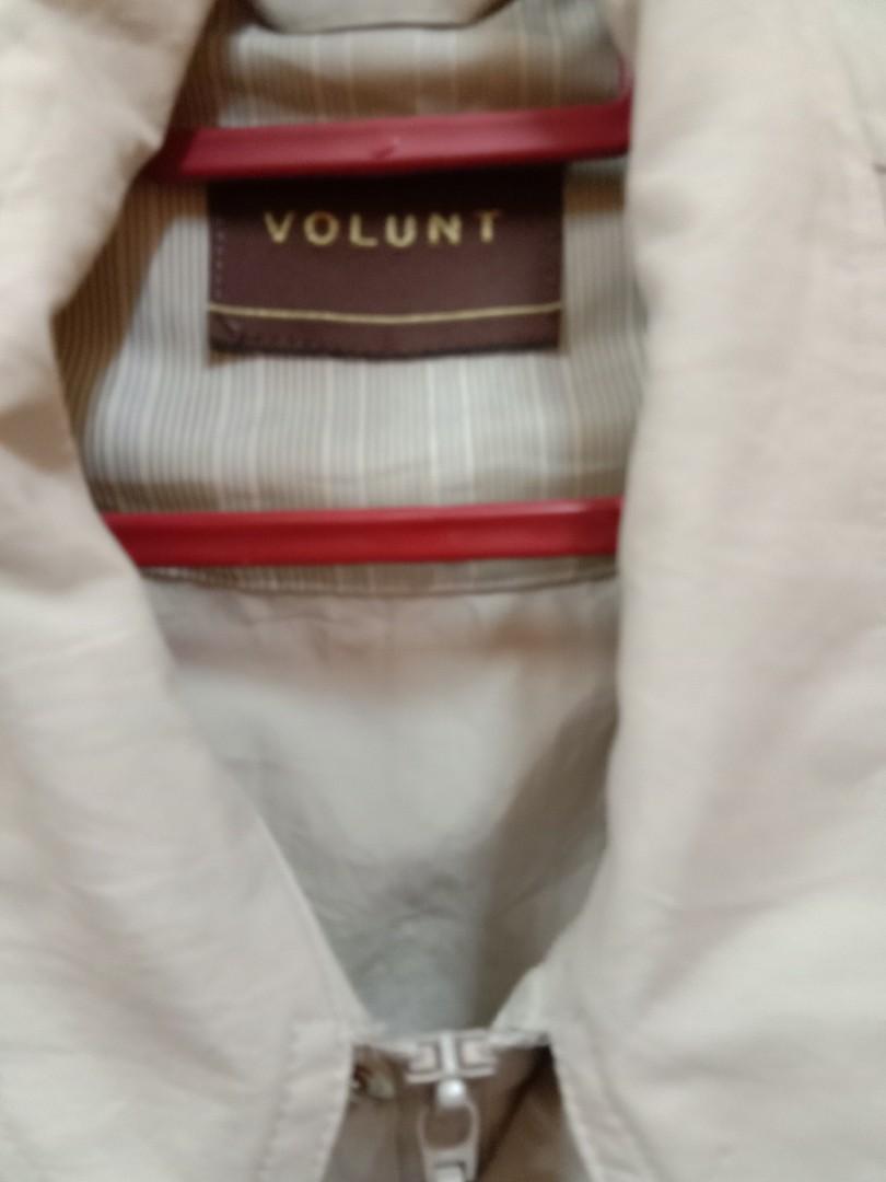Jacket (Category: Coats, Jackets and Outerwear) located in Batu Pahat. Submitted by dnlmz (Listing ID 1037370763, Image 3). Description: Jacket colour beige. Size M. Condition 9/10. Zip lancar dan berfungsi. Sesuai untuk lelaki dan wanita. Berminat boleh chat, harga boleh runding lagi #jacket #men #women #beige #murah #used #preloved.