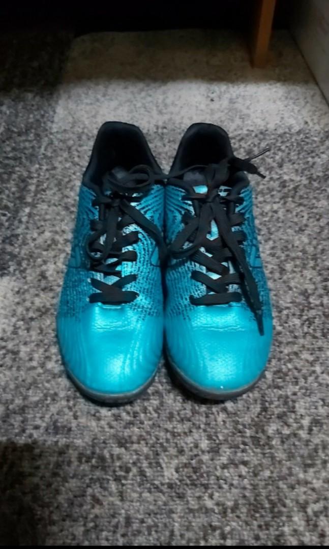 kasut futsal line 7