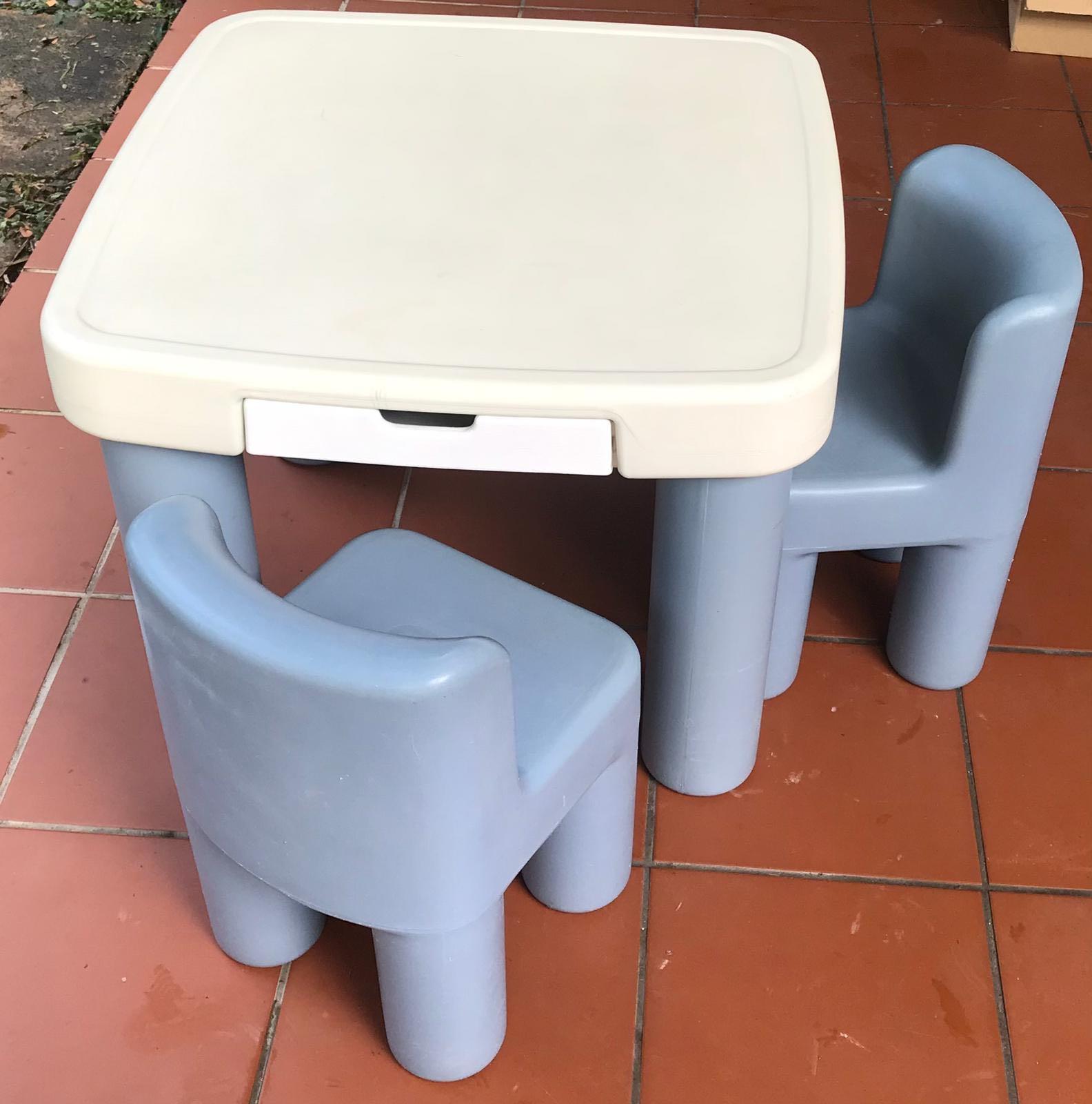 Little Tikes kids table and 2 chairs