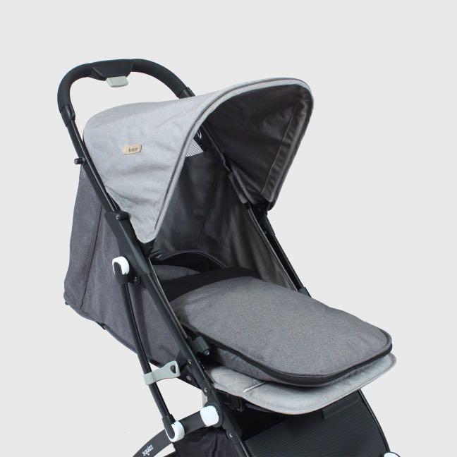 Looping Squizz Cocoon (Category: Carriers & Slings) located in Manila. Submitted by dr_pedia (Listing ID 1037314373, Image 2). Description: The Cocoon is the most comfortable way to place your newborn baby in the Squizz. It offers cozy warmth and padded comfort to your newborn,with head support. The top blanket is removable by zipper so you can take it out on hot days. It can also be used as a stroller liner or protective pad/ liner for bigger ba