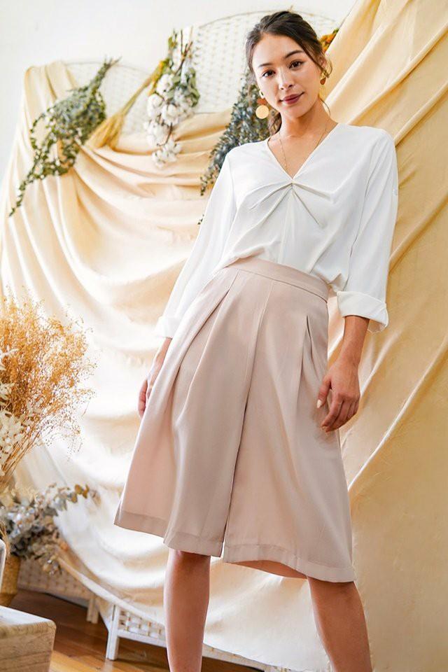 LOVET Devien Basic Culottes (Sand) (Category: Other Bottoms) located in Singapore. Submitted by peachpls. (Listing ID 1037355266, Image 1). Description: Lightly worn once. $32 mailed. Price is negotiable for fast deals Able to do meet up between Yishun to Novena or Tamp, Tamp East train stn.