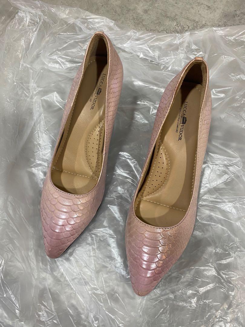 comfortable pink heels