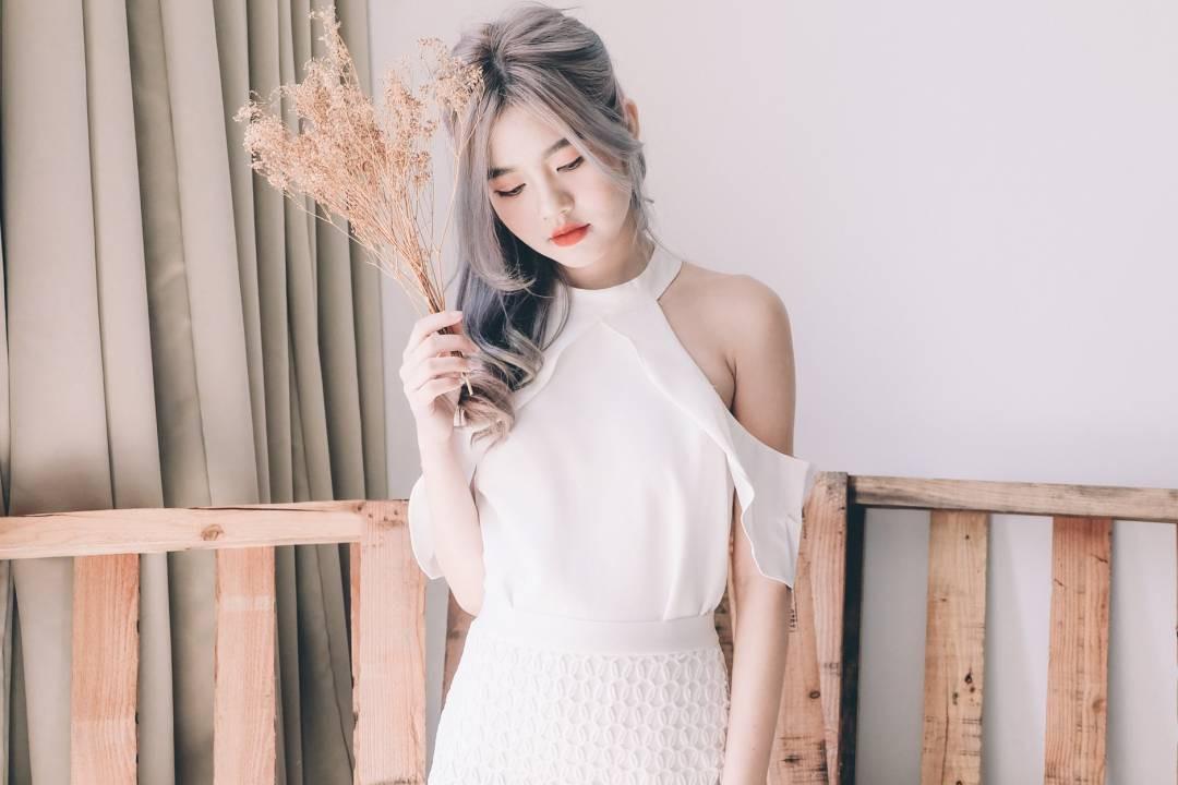Cold shoulder halter top deals