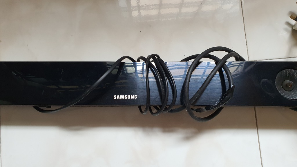 Samsung HWF450 Soundbar w Subwoofer, Audio, Soundbars, Speakers