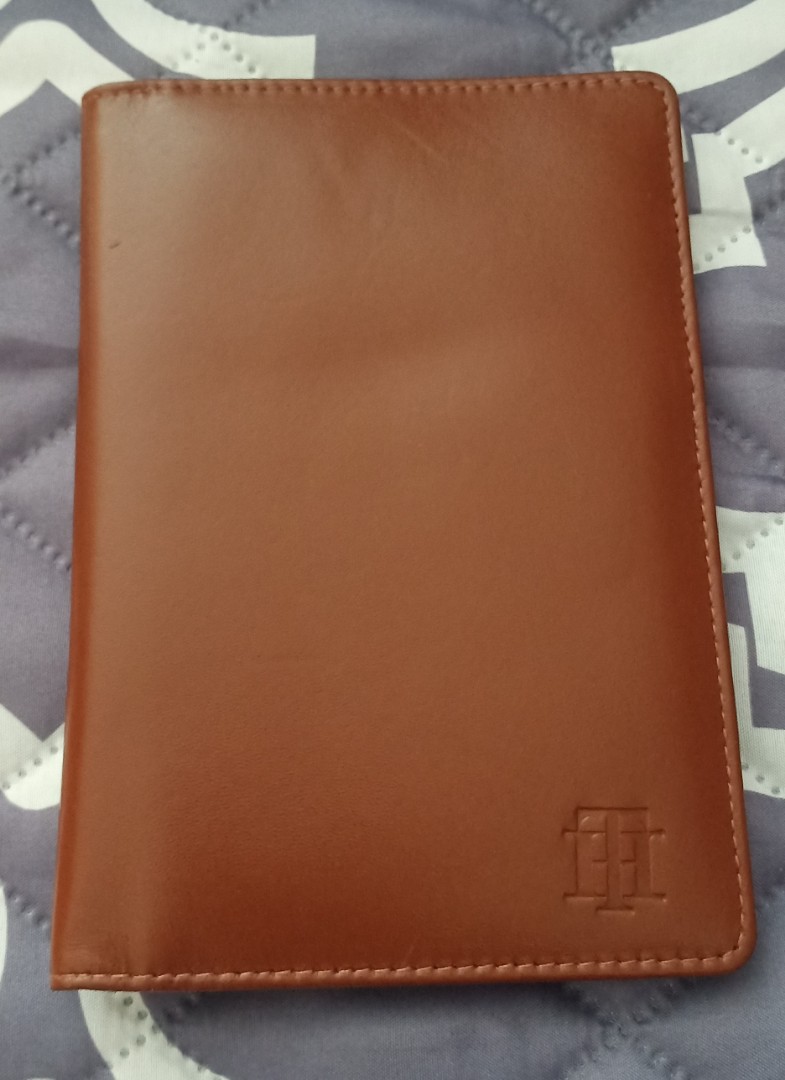 tommy hilfiger passport case