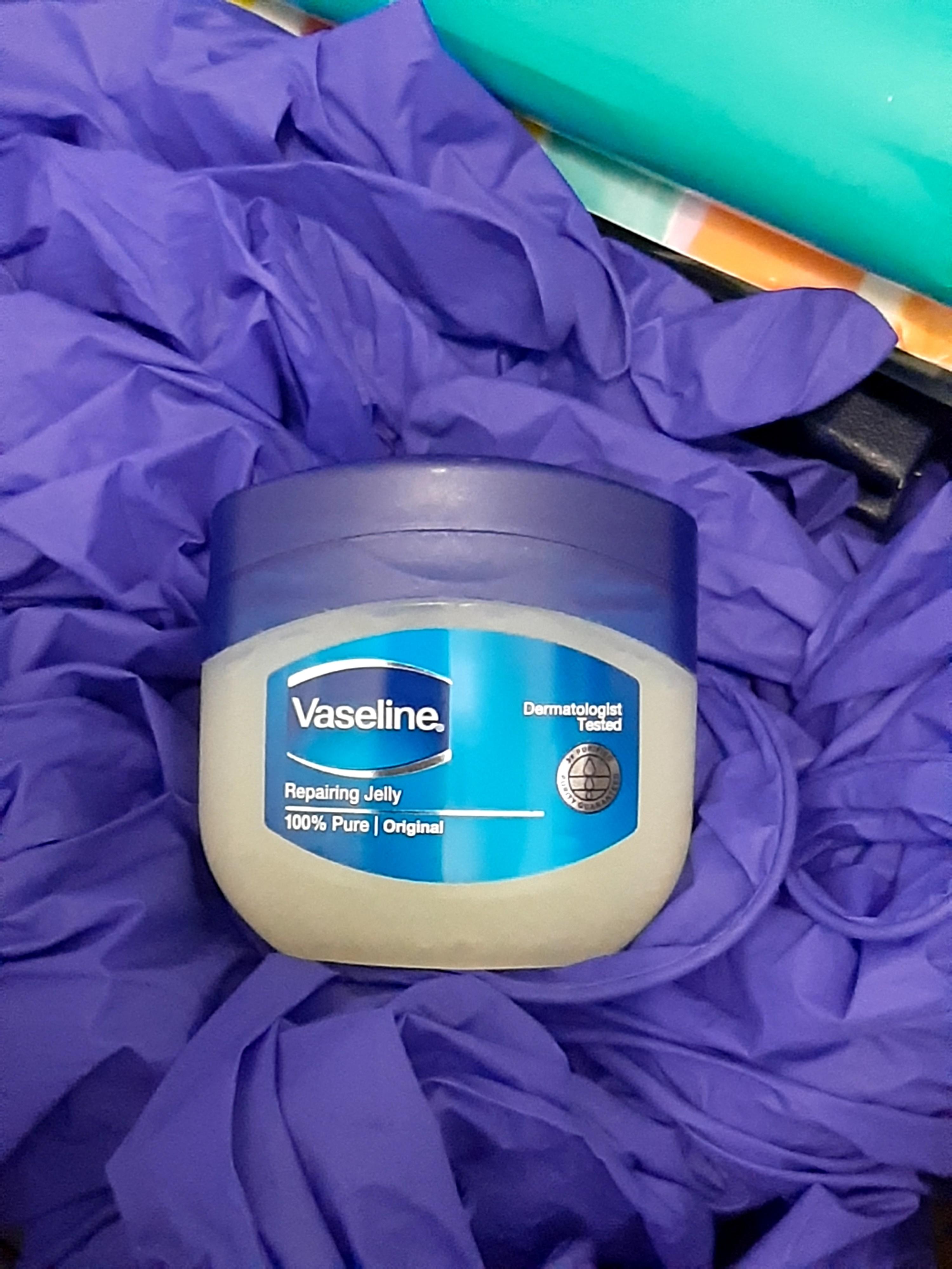 Vaseline Repairing Petroleum Jelly Kesehatan Kecantikan Kulit Sabun Tubuh Di Carousell Na 17160103418 vaseline repairing jelly original / vaseline petroleum jelly original made in unilever india produk unggulan untuk mengatasi berbagai masalah dan kerusakan kulit. carousell