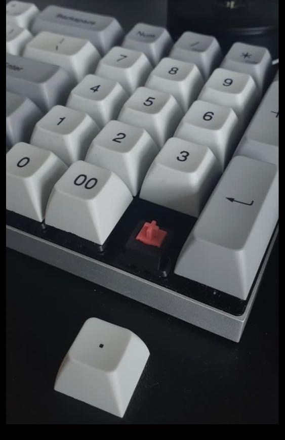 Vortex ViBE Mechanical Keyboard (silent red) SA keycaps, Electronics