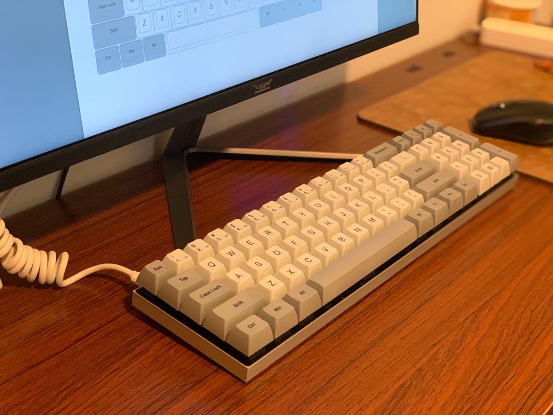 Vortex ViBE Mechanical Keyboard (silent red) SA keycaps, Electronics