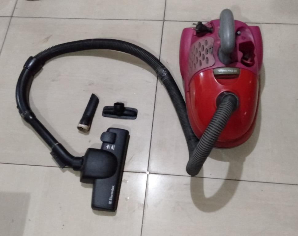 2nd Hand Electrolux Xio Z1020C Vacuum Cleaner, Furniture & Home Living