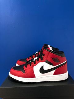 (Category: ) located in . Submitted by sneakerlegit17 (Listing ID 1037502293, Image 1). Description: .