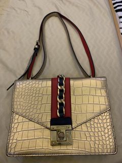 (Category: ) located in . Submitted by margaux09 (Listing ID 1037536482, Image 1). Description: .