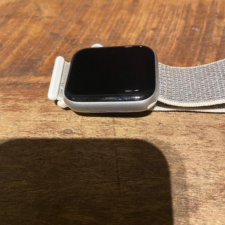 Apple watch silver aluminium case with seashell sport loop outlet