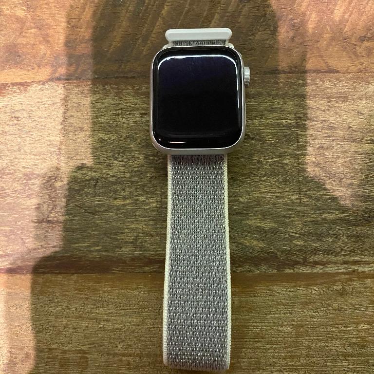 apple watch series 4 silver aluminium case with seashell sport loop