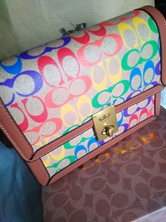 (Category: ) located in . Submitted by glampreloved_ (Listing ID 1034402178, Image 1). Description: .