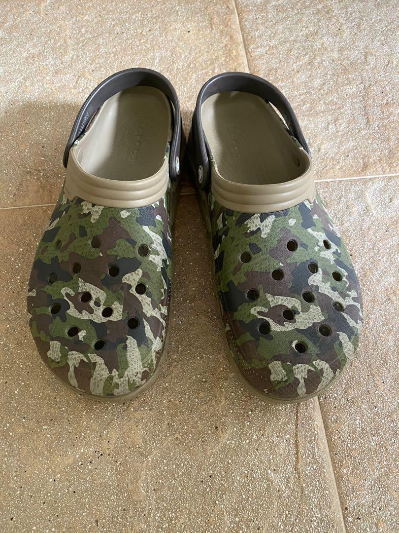 camo crocs shoes