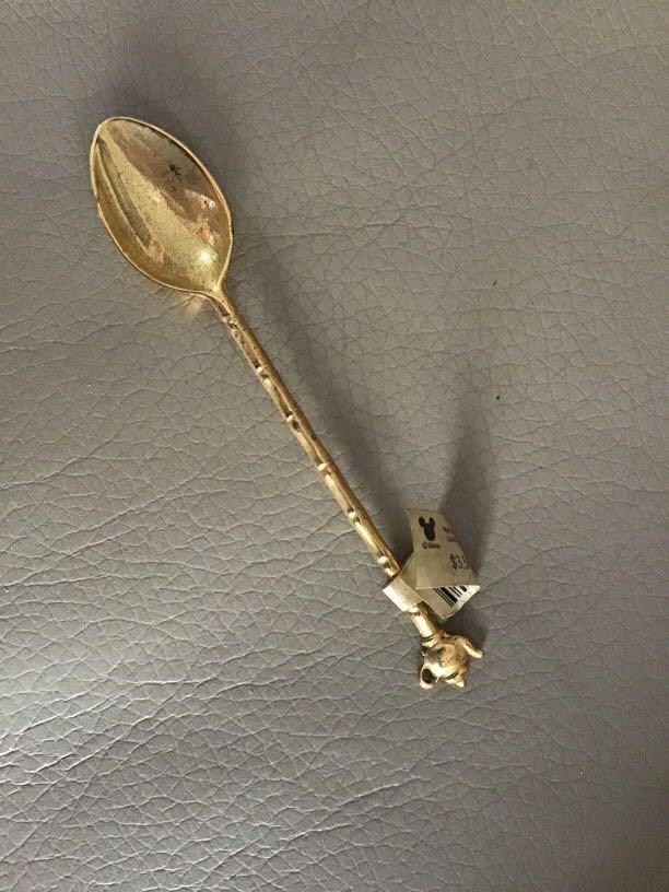 Disney’s Teaspoon Souvenir Gold Plated (Category: Vintage Collectibles) located in Quezon City. Submitted by therosa (Listing ID 1037519265, Image 1). Description: Never used In storage Disneyworld USA Approximately 4 and half inches.