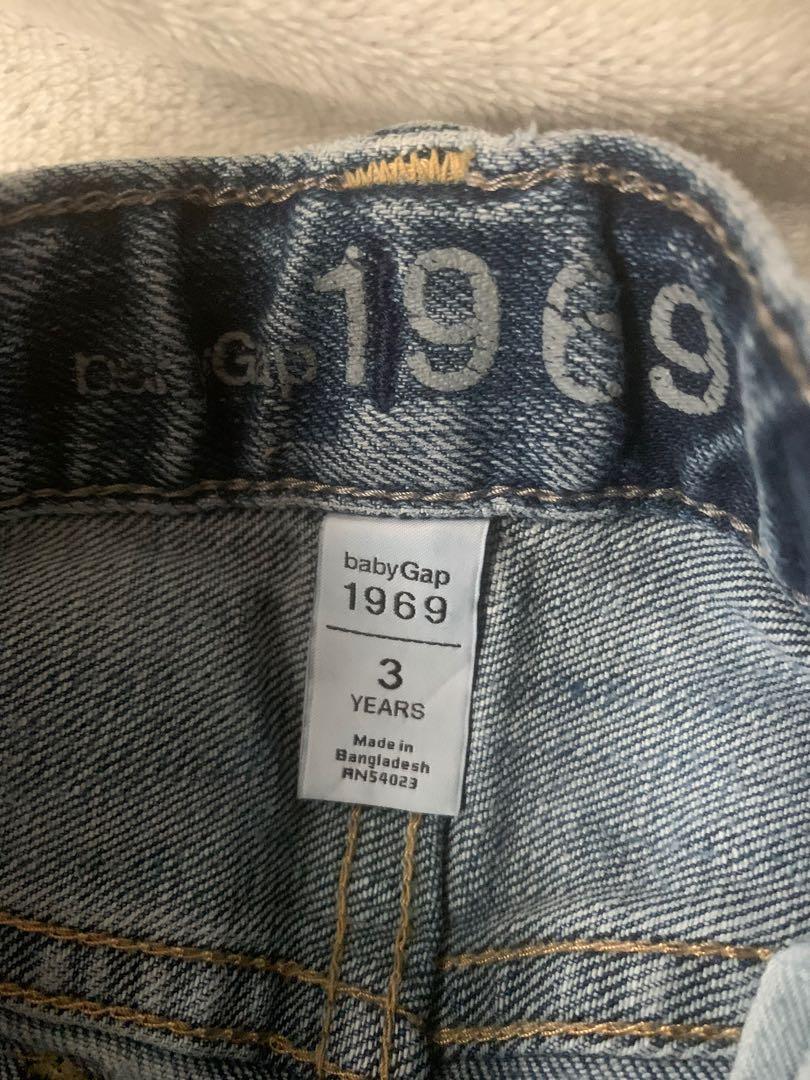 Gap Maong Pants (Category: Babies & Kids Fashion) located in Makati City. Submitted by authenticstuffff (Listing ID 1037614021, Image 2). Description: No flaws.