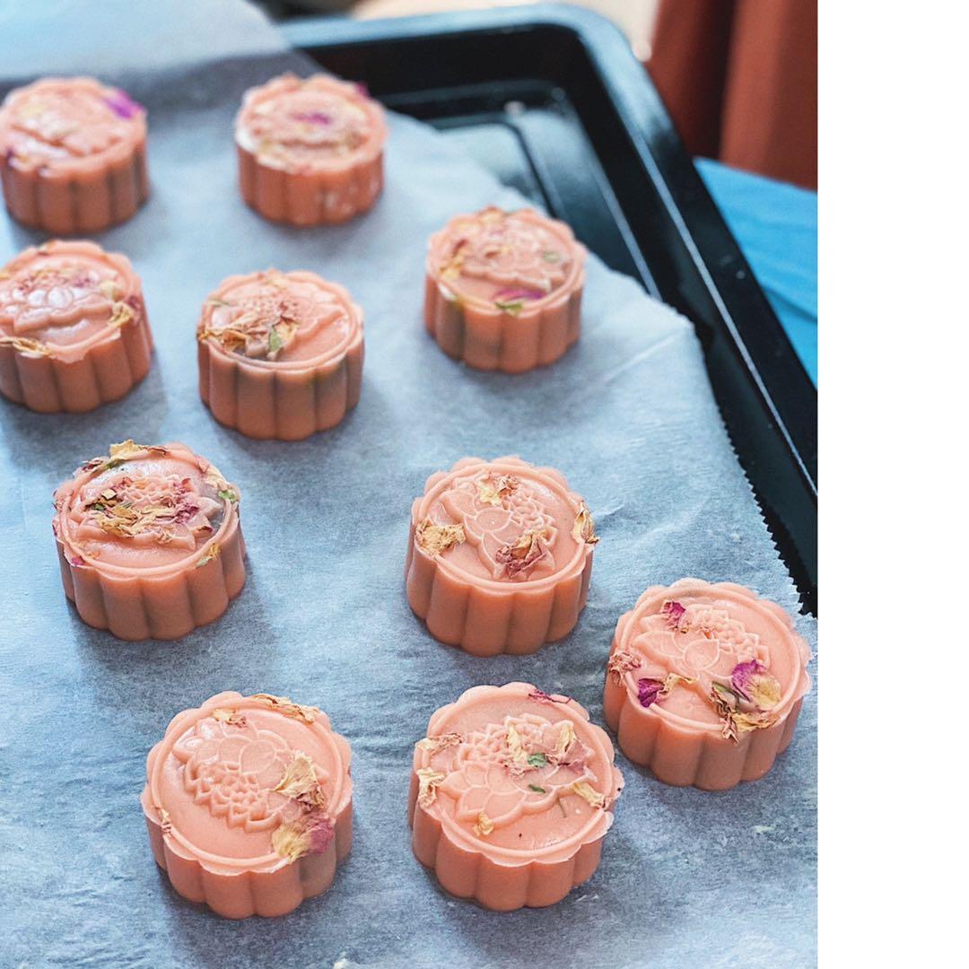 Low Calories Mooncake Food Drinks Baked Goods On Carousell