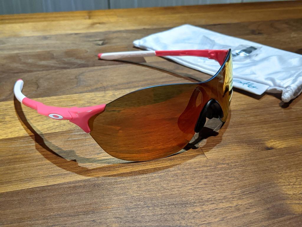 tan oakley sunglasses