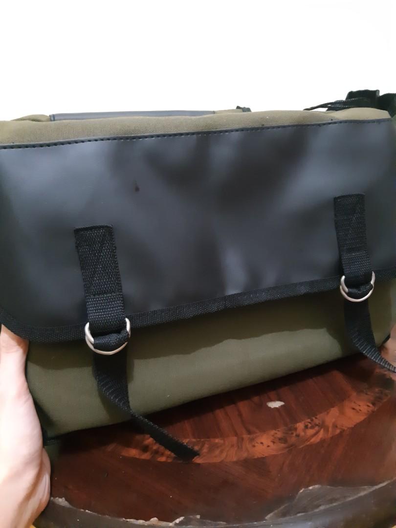 Rider Delivery Bag (Category: Sling Bags) located in Mandaluyong City. Submitted by grachi (Listing ID 1037541633, Image 1). Description: used in good condition PM if interested.