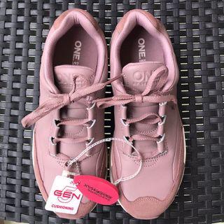 skechers bora invoke