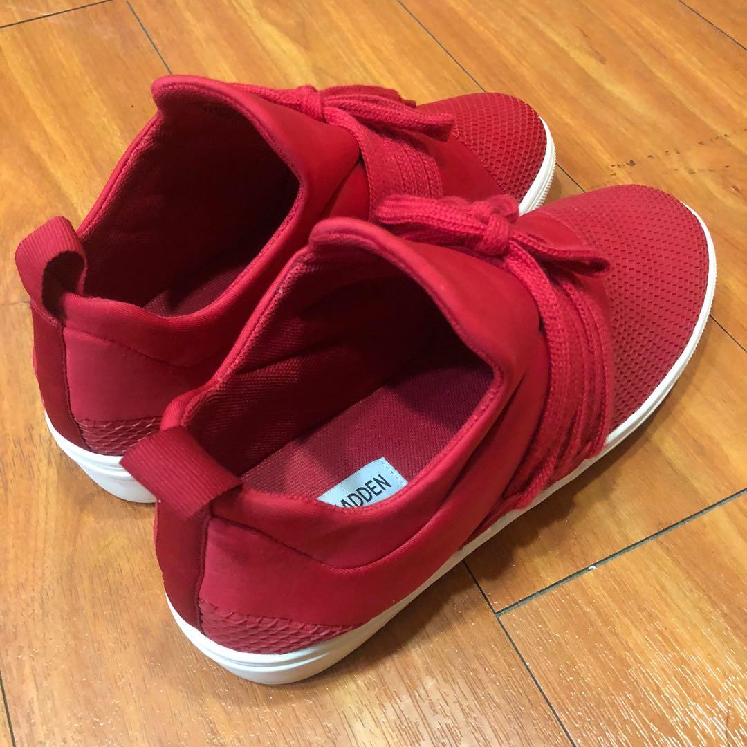 Steve madden 2024 lancer red