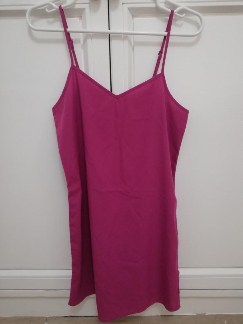 Unqilo cotton dress (Category: Dresses) located in Paranaque City. Submitted by katl0 (Listing ID 1037461633, Image 3). Description: Orig price is 990php Rfs: decluttering Size: small Includes inner slip dress Very good condition; only used occasionally.