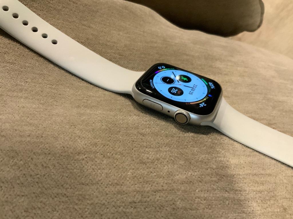 Apple Watch Series 4 Silver Aluminum Case White Sport Band 44mm