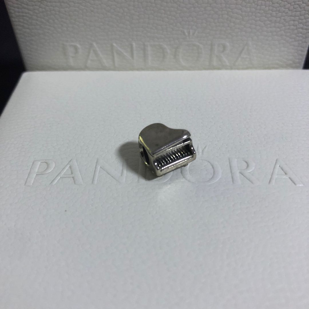 Pandora grand piano shop charm