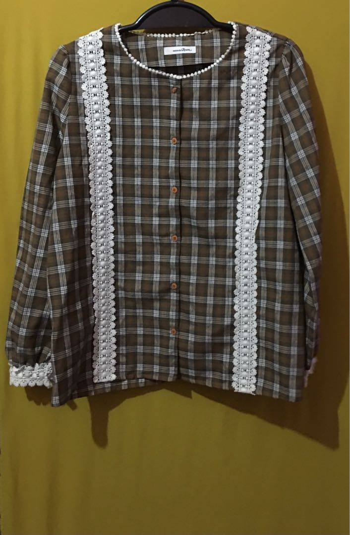 Blouse Maison De Roem Fesyen Wanita Pakaian Wanita Atasan On Carousell