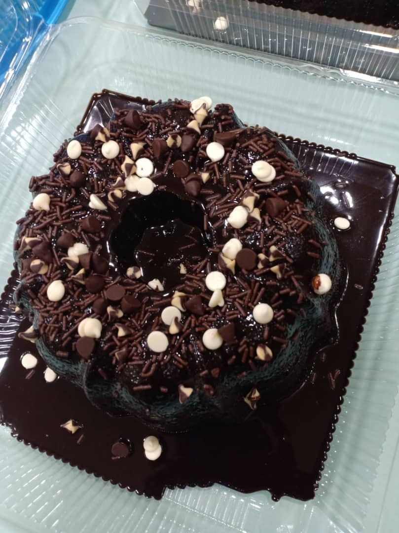 Chocolate Moist Cake Food Drinks Baked Goods On Carousell