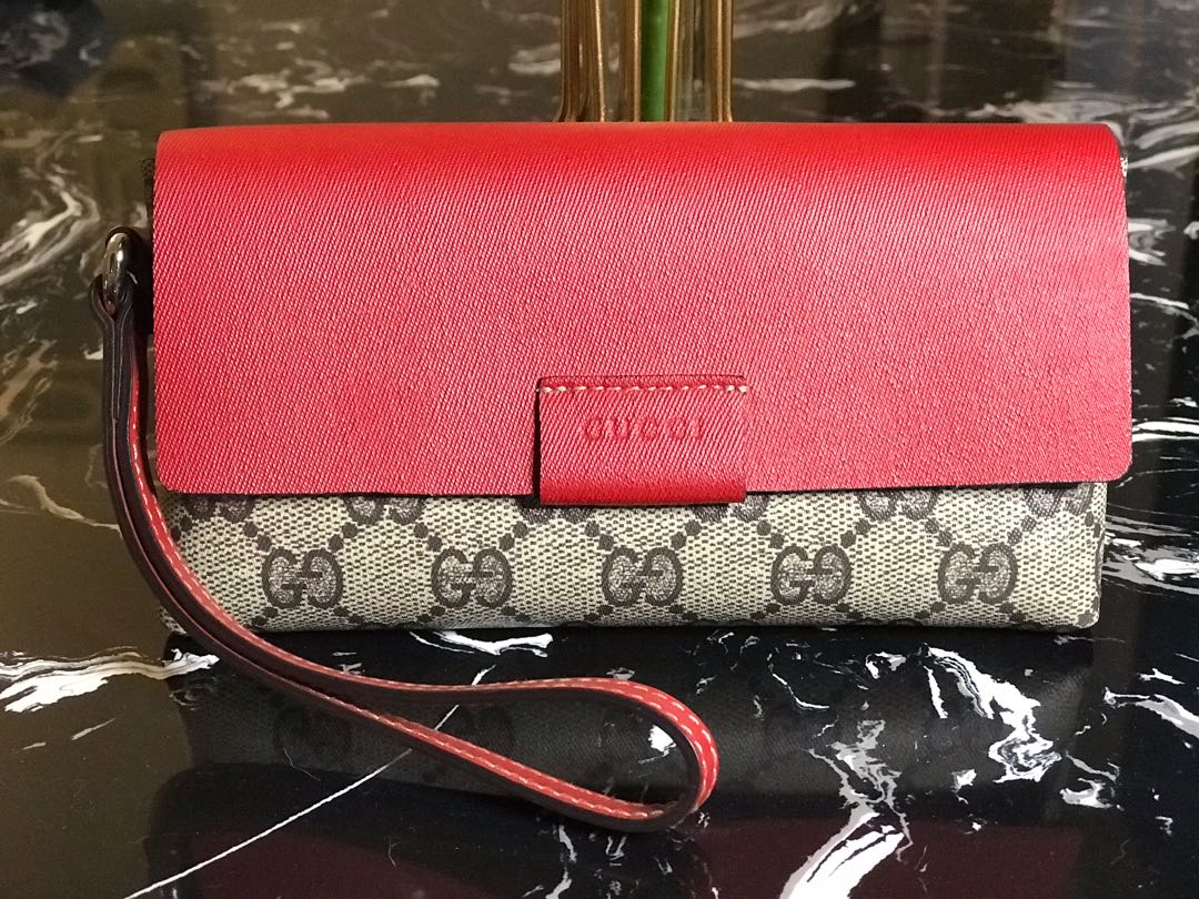 gucci supreme wristlet
