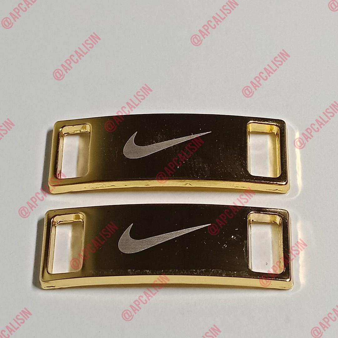 shoelace buckle nike