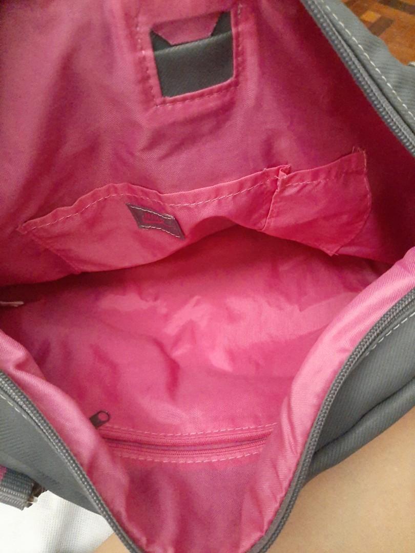 Nike Sports bag (Category: Cross-body Bags) located in Quezon City. Submitted by archer417 (Listing ID 1037641212, Image 3). Description: pre loved nike sports/gym bag pm for more pics.