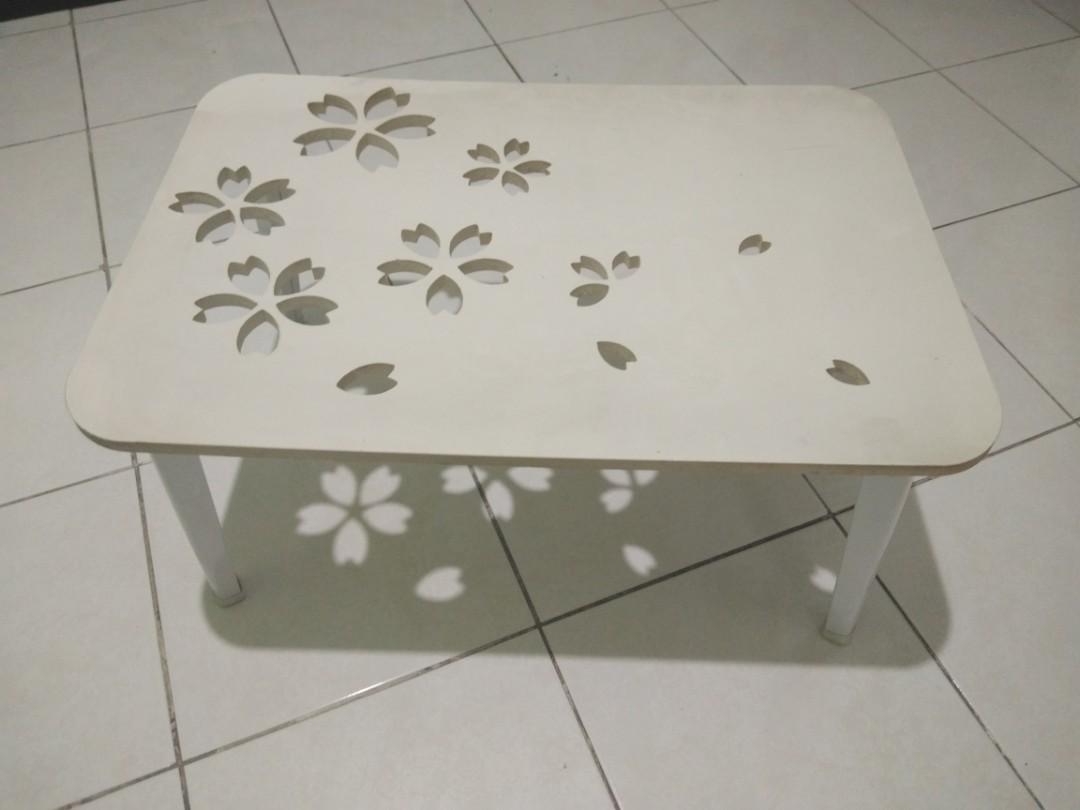 Portable computer table (Category: Tables & Sets) located in Petaling Jaya. Submitted by nickhelico (Listing ID 1037753374, Image 1). Description: portable computer table. collapsible. see last pic. bought at rm49.90. hardly used but does not look new due to storage. condition 8/10. self pickup at sunway mentari preferred. otherwise meet at agreee venue..