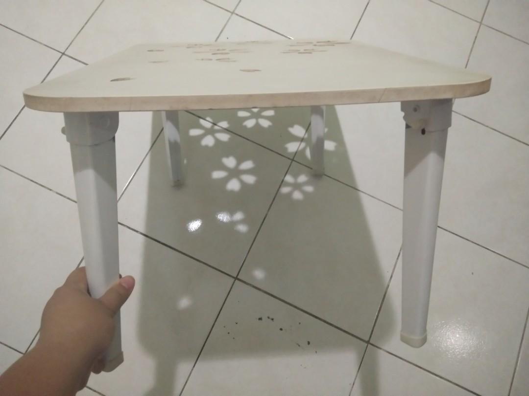 Portable computer table (Category: Tables & Sets) located in Petaling Jaya. Submitted by nickhelico (Listing ID 1037753374, Image 3). Description: portable computer table. collapsible. see last pic. bought at rm49.90. hardly used but does not look new due to storage. condition 8/10. self pickup at sunway mentari preferred. otherwise meet at agreee venue..