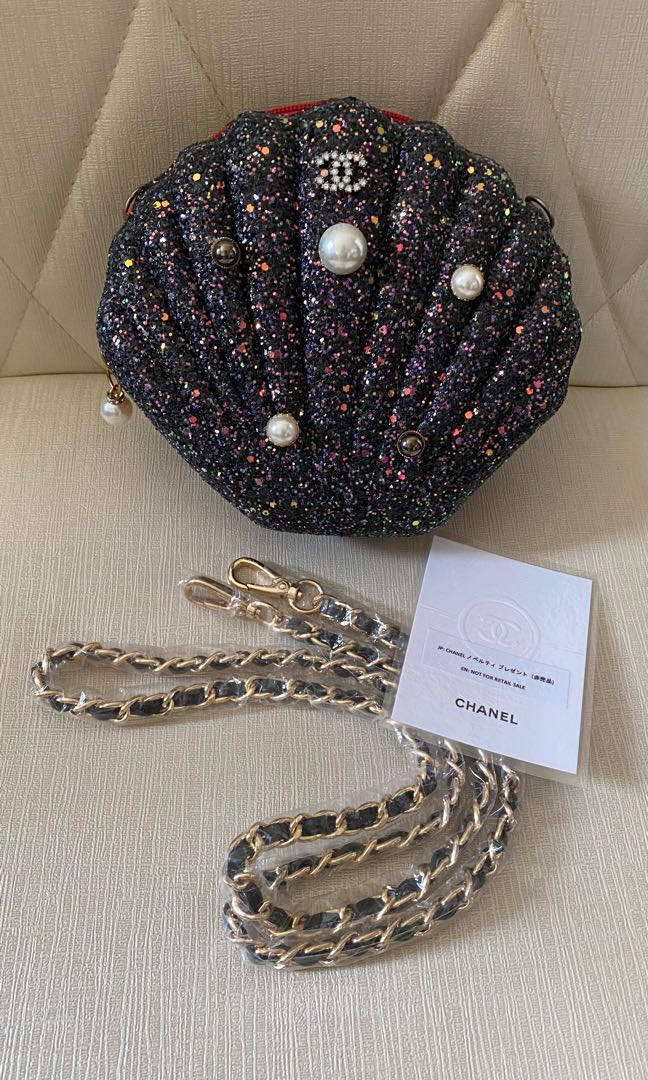 Chanel] Clam shell clutch vip RARE, Luxury, Accessories on Carousell