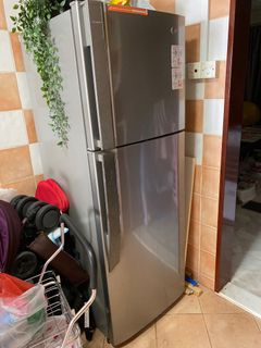 (Category: ) located in . Submitted by preloveditemssg (Listing ID 1037638283, Image 1). Description: .