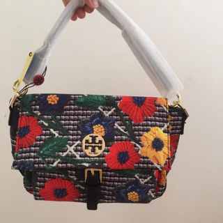 (Category: ) located in . Submitted by mali.om (Listing ID 1037710263, Image 1). Description: .