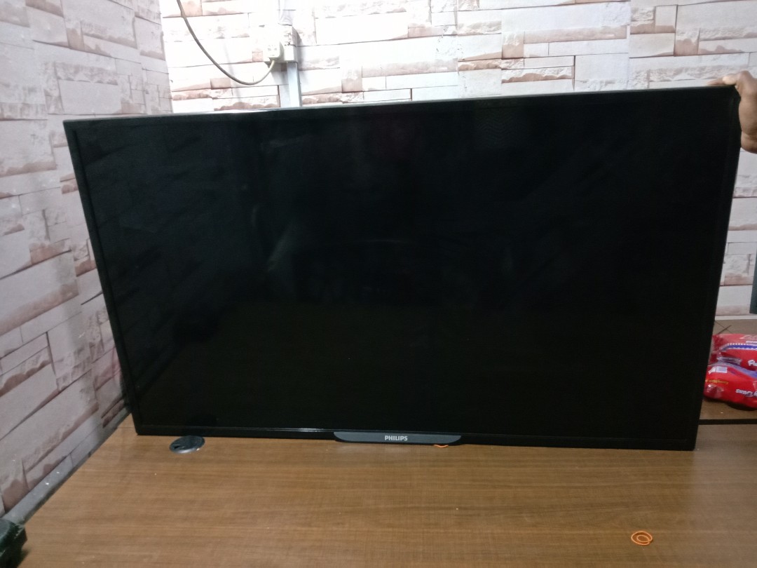 Tv Rosak 48 Inc Tak Tauy Apa Rosak Electronics Tvs Entertainment Systems On Carousell