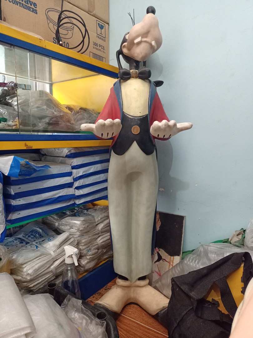 80s Goofy Butler Statue Fiber Glass, Hobbies & Toys, Memorabilia