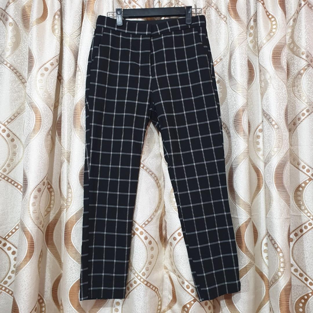 Zara Jogger waist Plaid Pants (Category: Other Bottoms) located in Baguio. Submitted by baguiogurl (Listing ID 1037763720, Image 3). Description: ❣excellent condition ❣size 28, high rise,length 35 inches, pls measure from pusod.