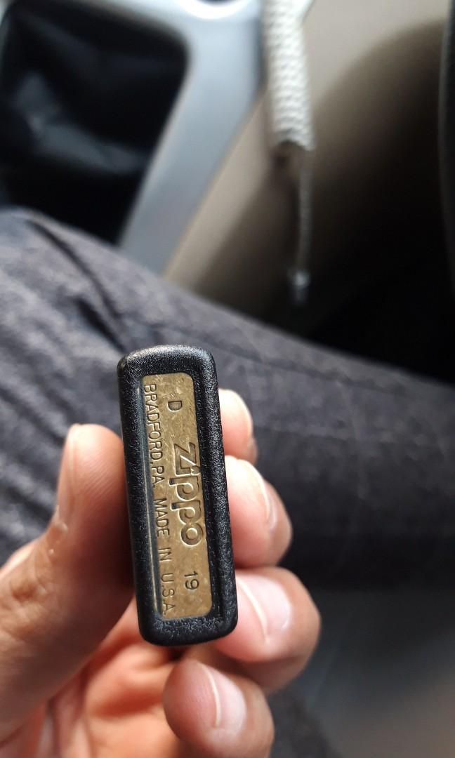 Zippo Black Crackle Original, Fashion, Pria di Carousell