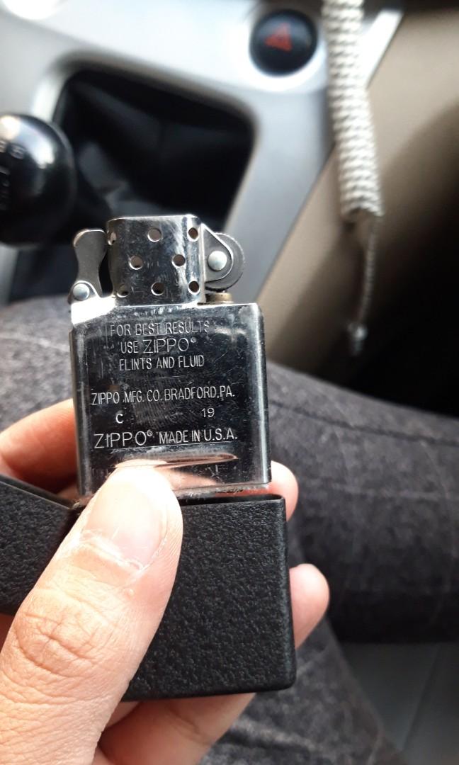 Zippo Black Crackle Original, Fashion, Pria di Carousell