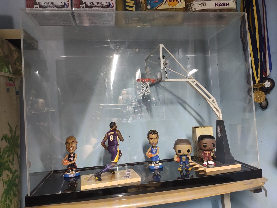 Acrylic display case for action figures, Hobbies & Toys, Toys & Games