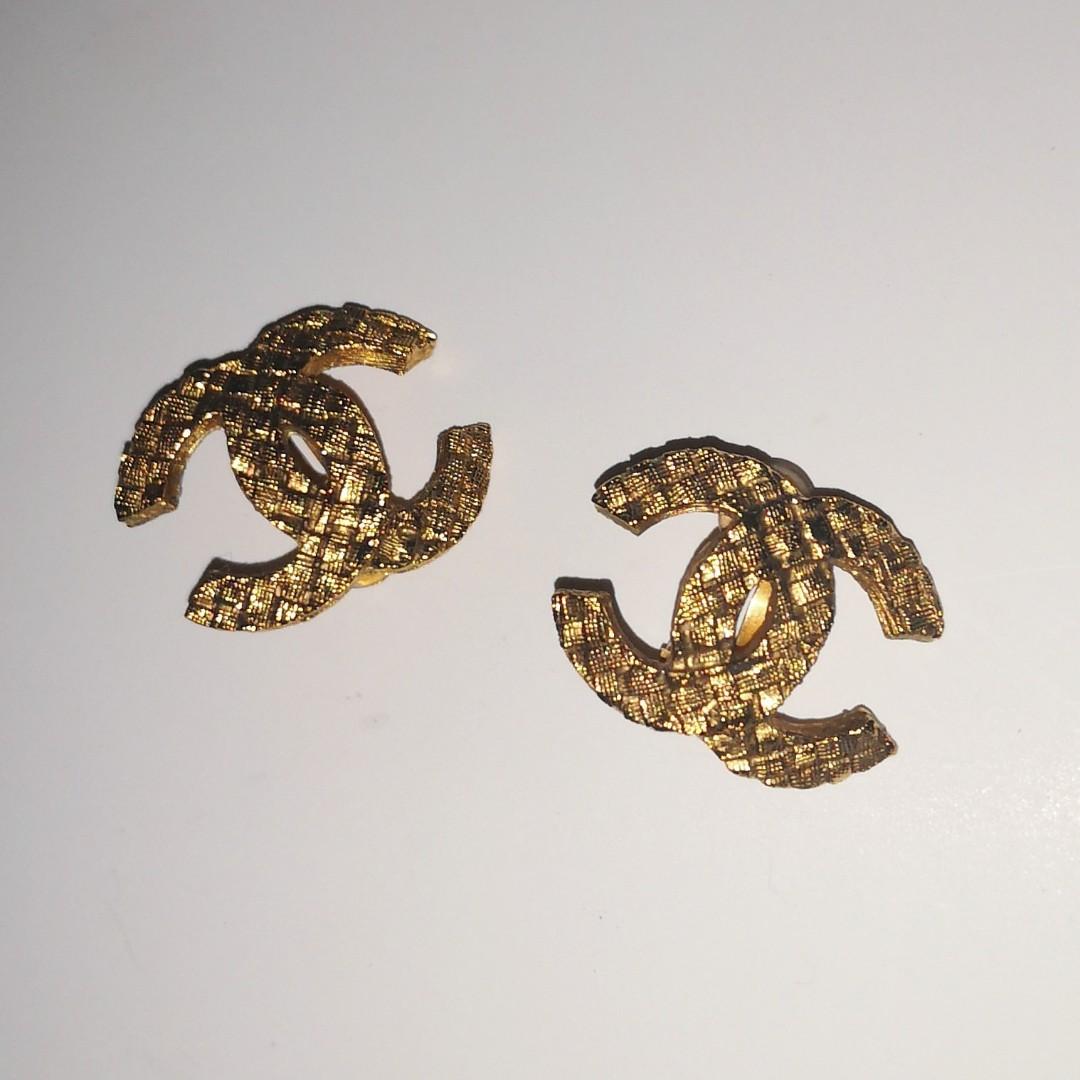 Susan Caplan Vintage Chanel Gold Plated Round CC Quilted Earrings From  Susan Caplan ER017917  Mappin and Webb