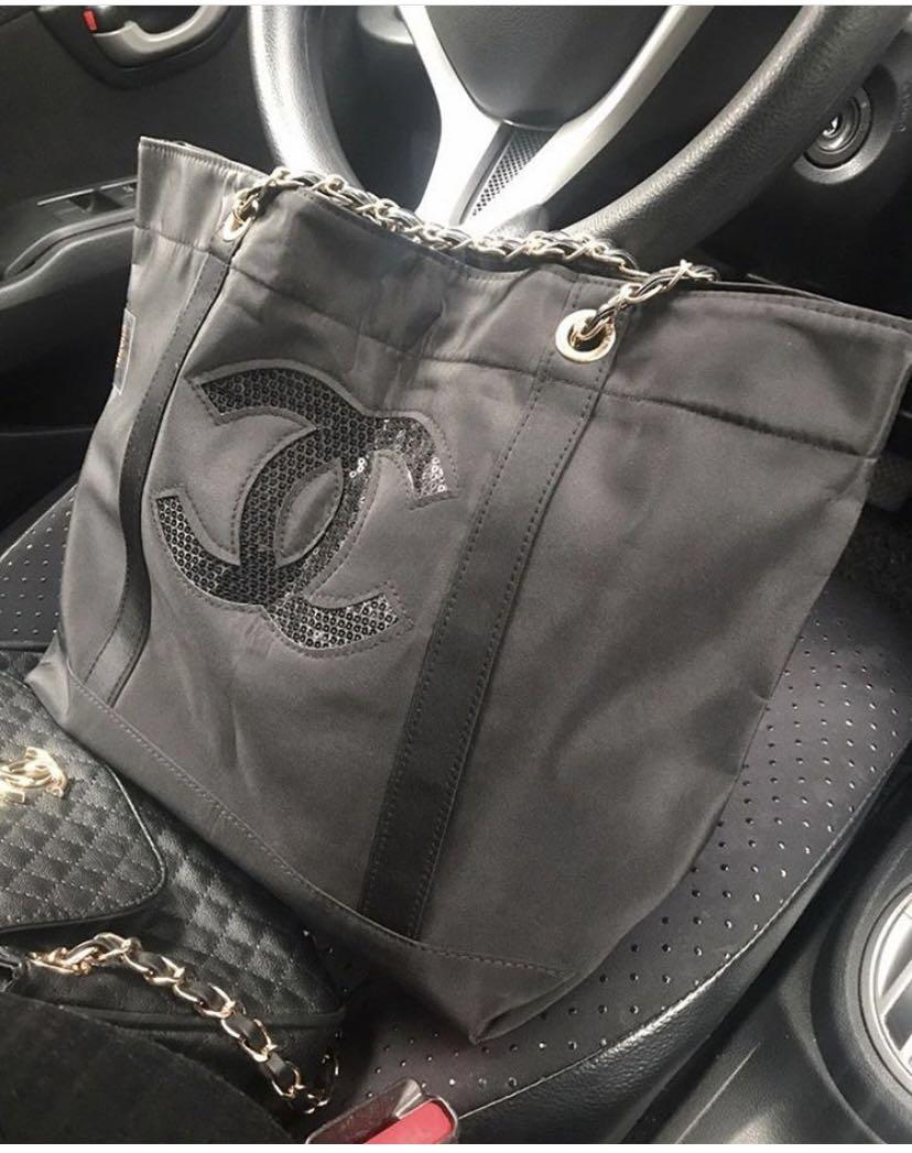 Chanel vip chain tote bag (Category: Luxury Bags & Wallets) located in Caloocan City. Submitted by prelovedbymaria27 (Listing ID 1037980386, Image 1). Description: .